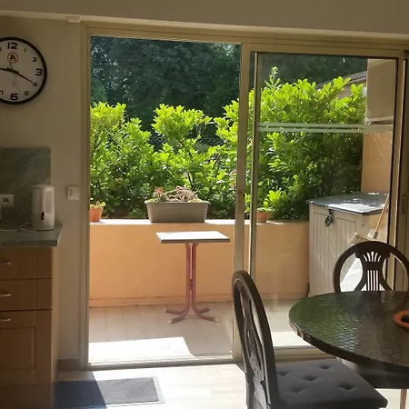 Azur Hoursing Apartment *